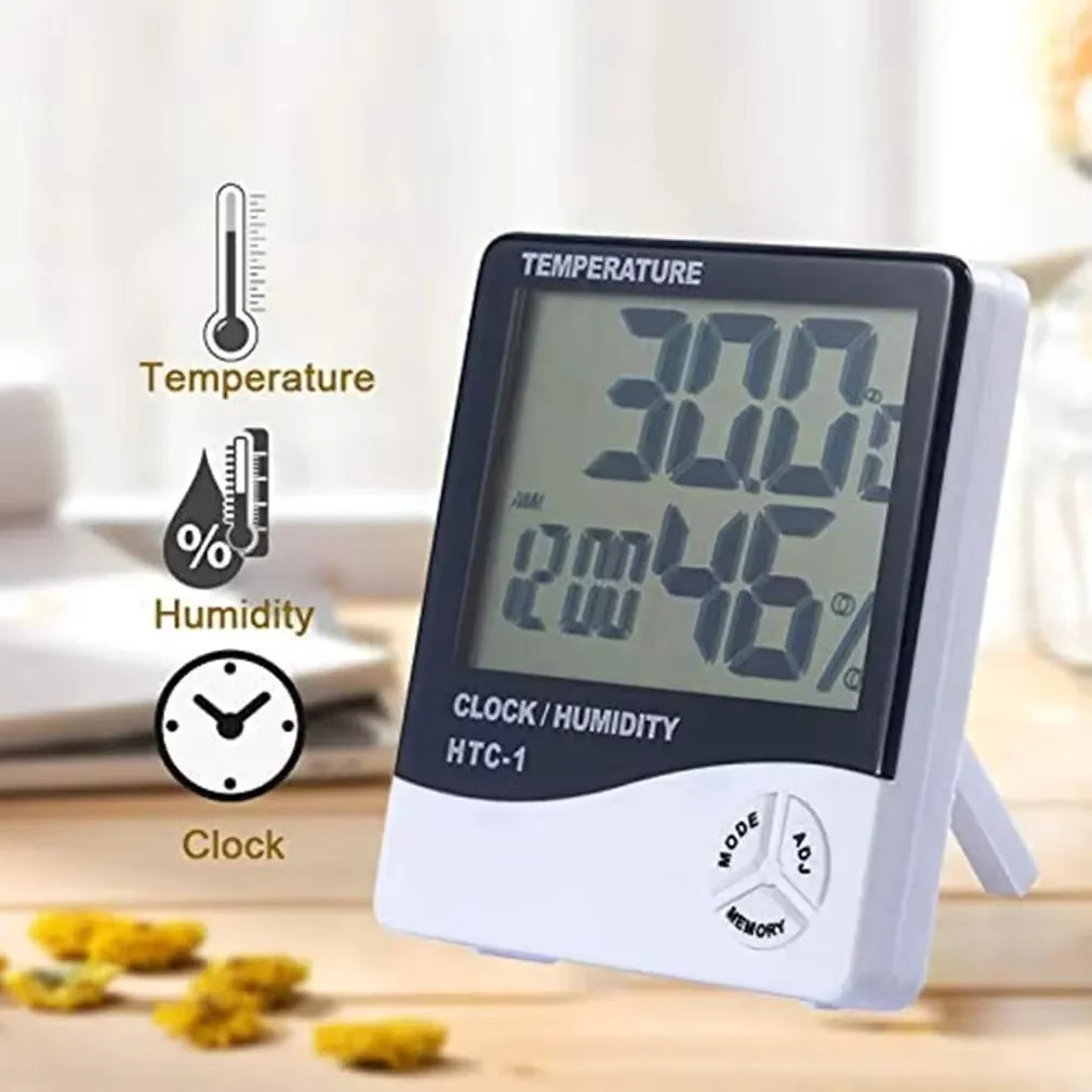 Relógio termômetro digital com display LED branco mostrando temperatura e umidade