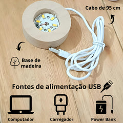 Luminária com efeito de luz em ambiente escuro, mostrando cores LED
